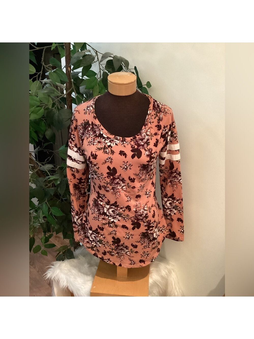 Joe Boxer long sleeve floral rounded hem tee with stripes on sleeve Woman’s M
